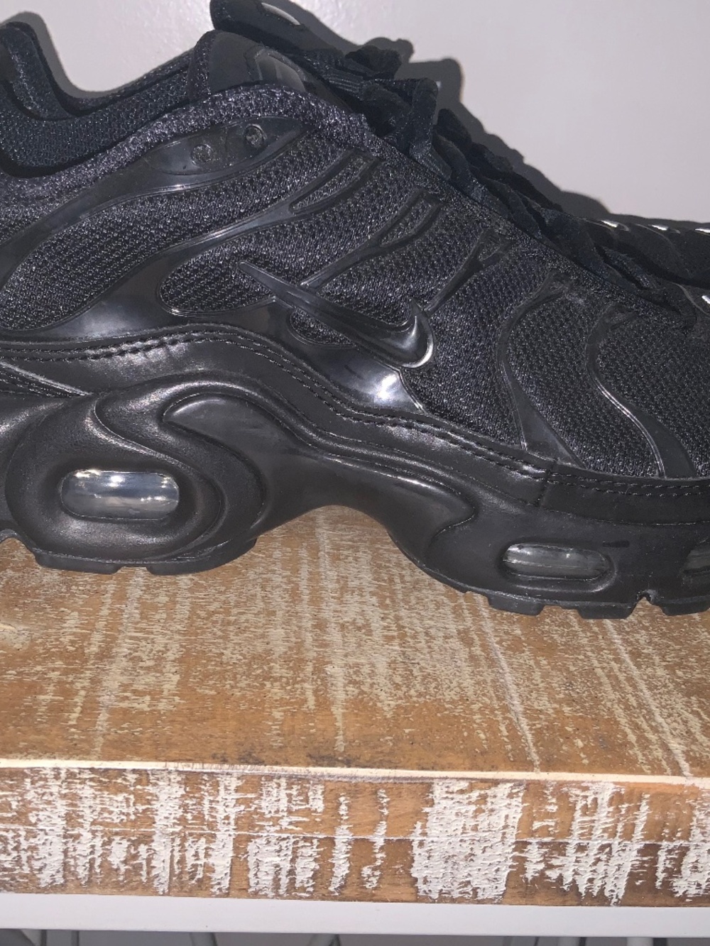 Nike Air Max Plus Boys - Size 7Y - Colorway: :Triple black